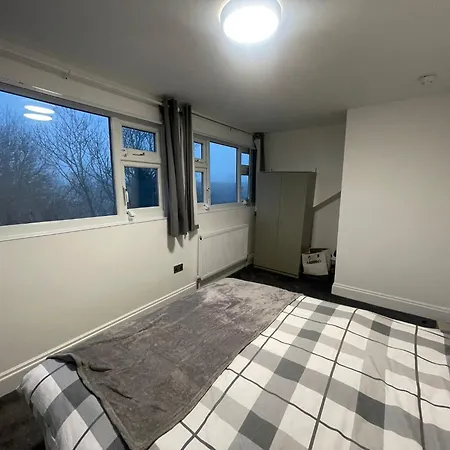 6 Olive House * Bradford (West Yorkshire)